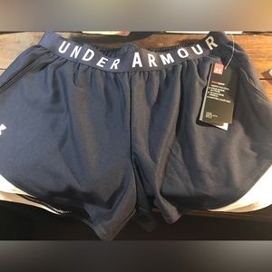 NWT Womens Under Armour headgear shorts navy/white—Size M